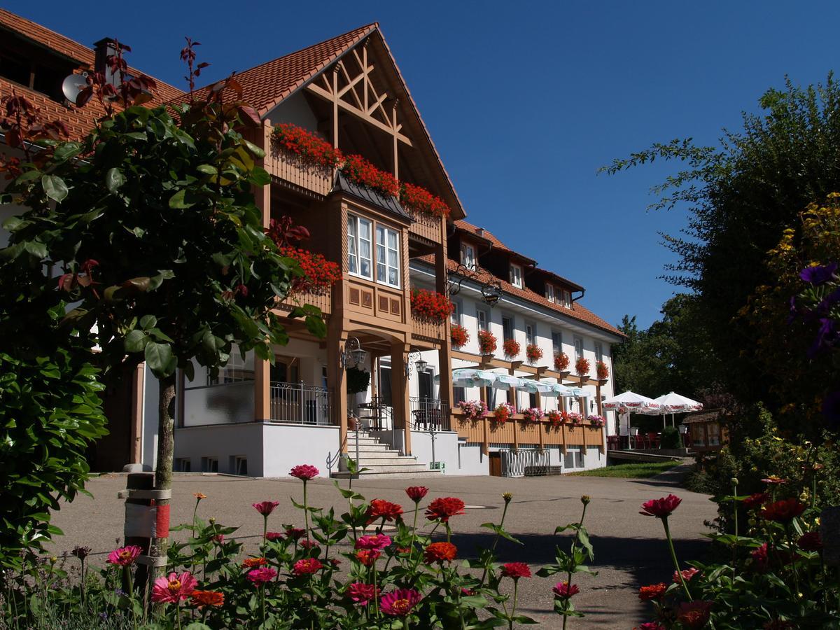 Landgasthof Roessle Юлинген-Биркендорф Екстериор снимка